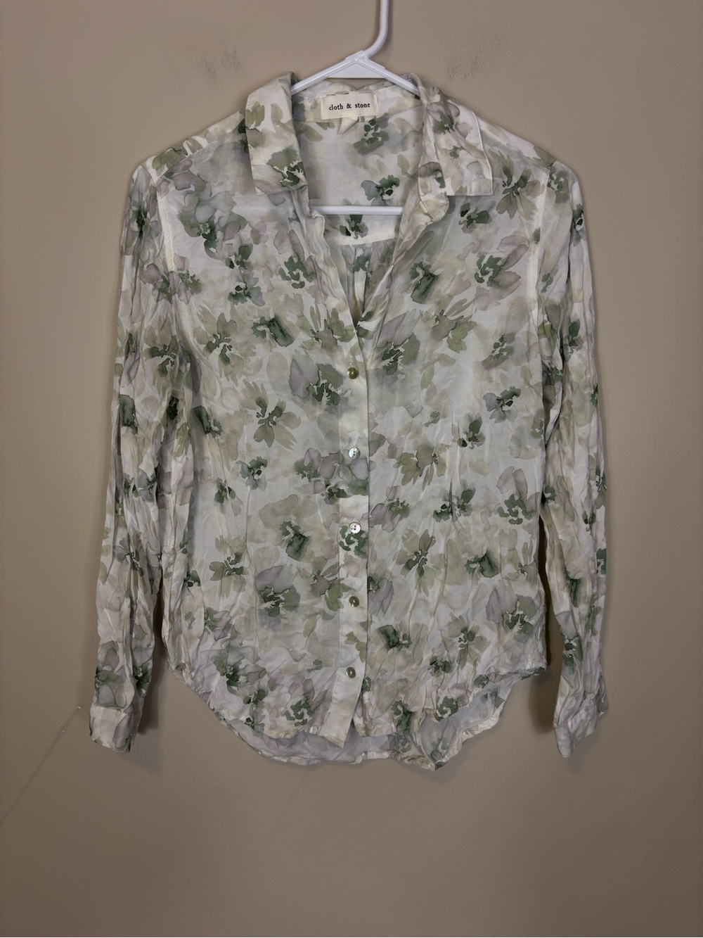 cloth & stone Anthropologie Cream and Green Floral Button-Down Blouse Small